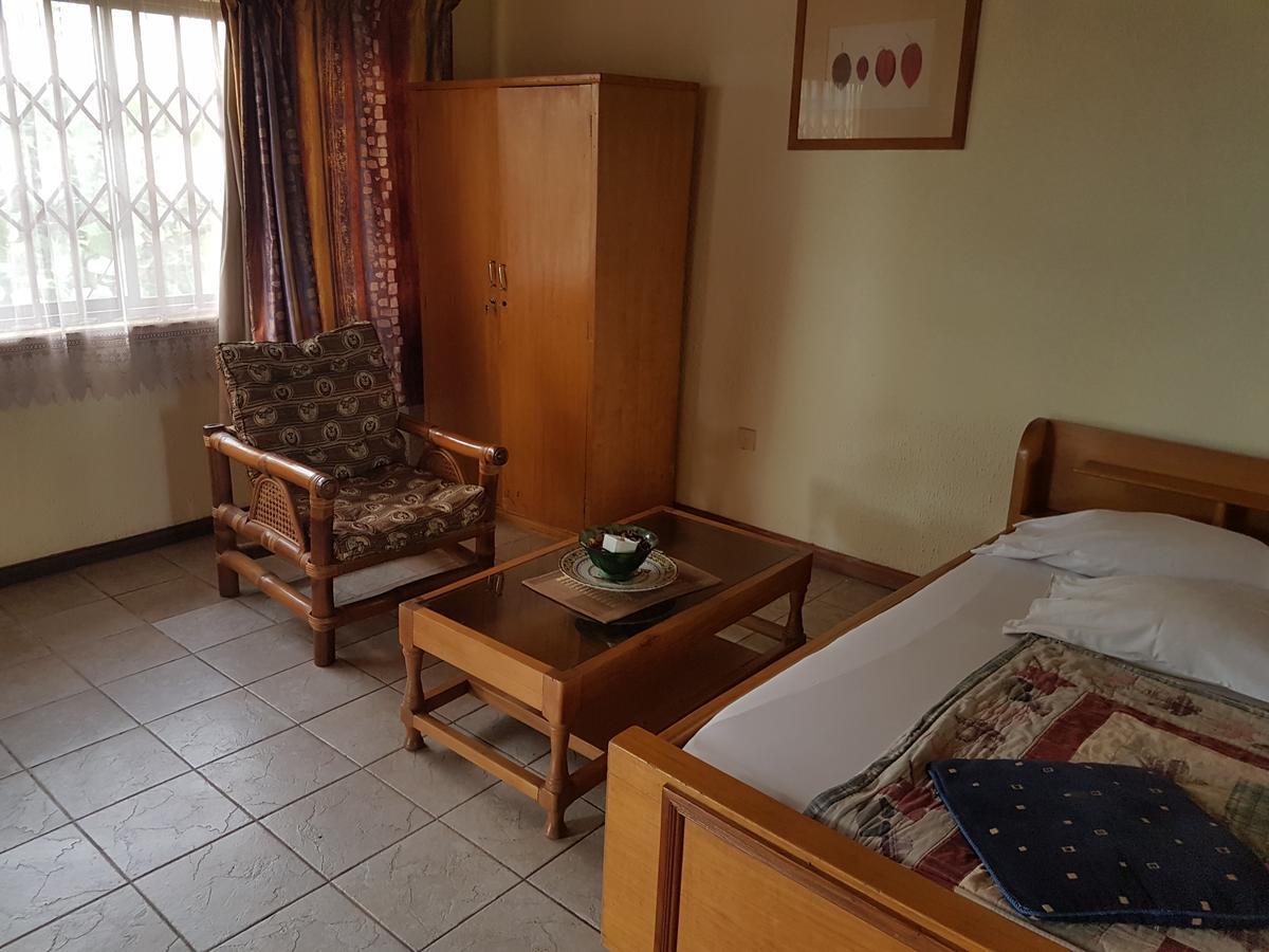 De Mod Hotel Ngleshi Amanfro 外观 照片