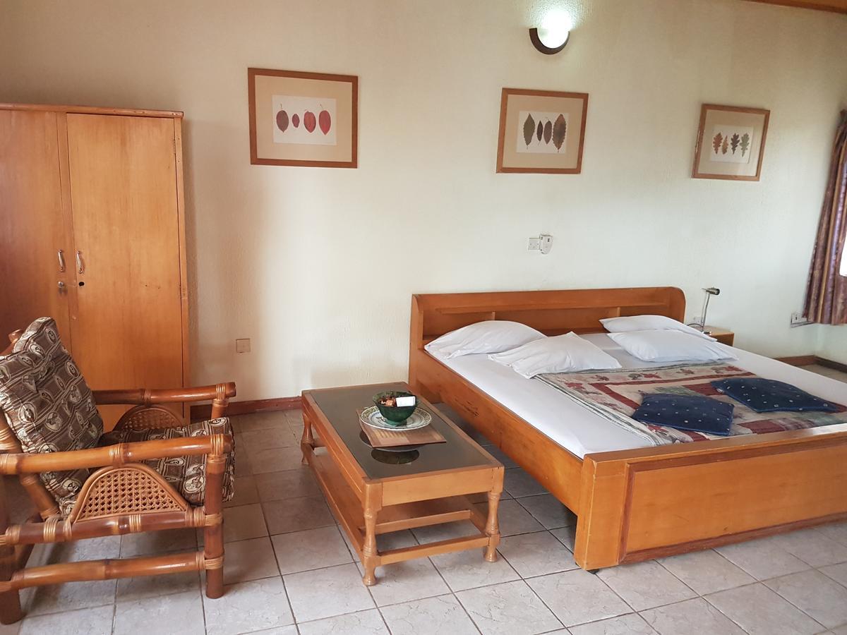 De Mod Hotel Ngleshi Amanfro 外观 照片