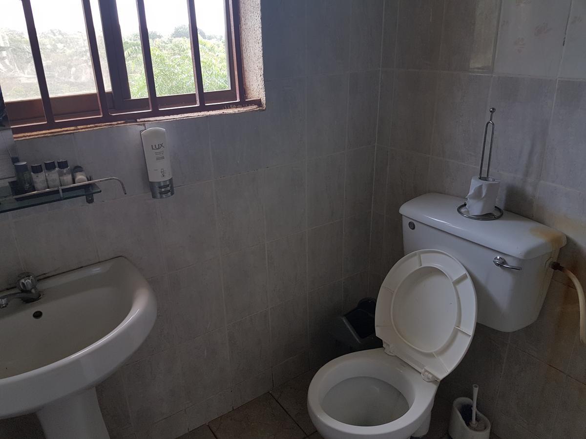 De Mod Hotel Ngleshi Amanfro 外观 照片
