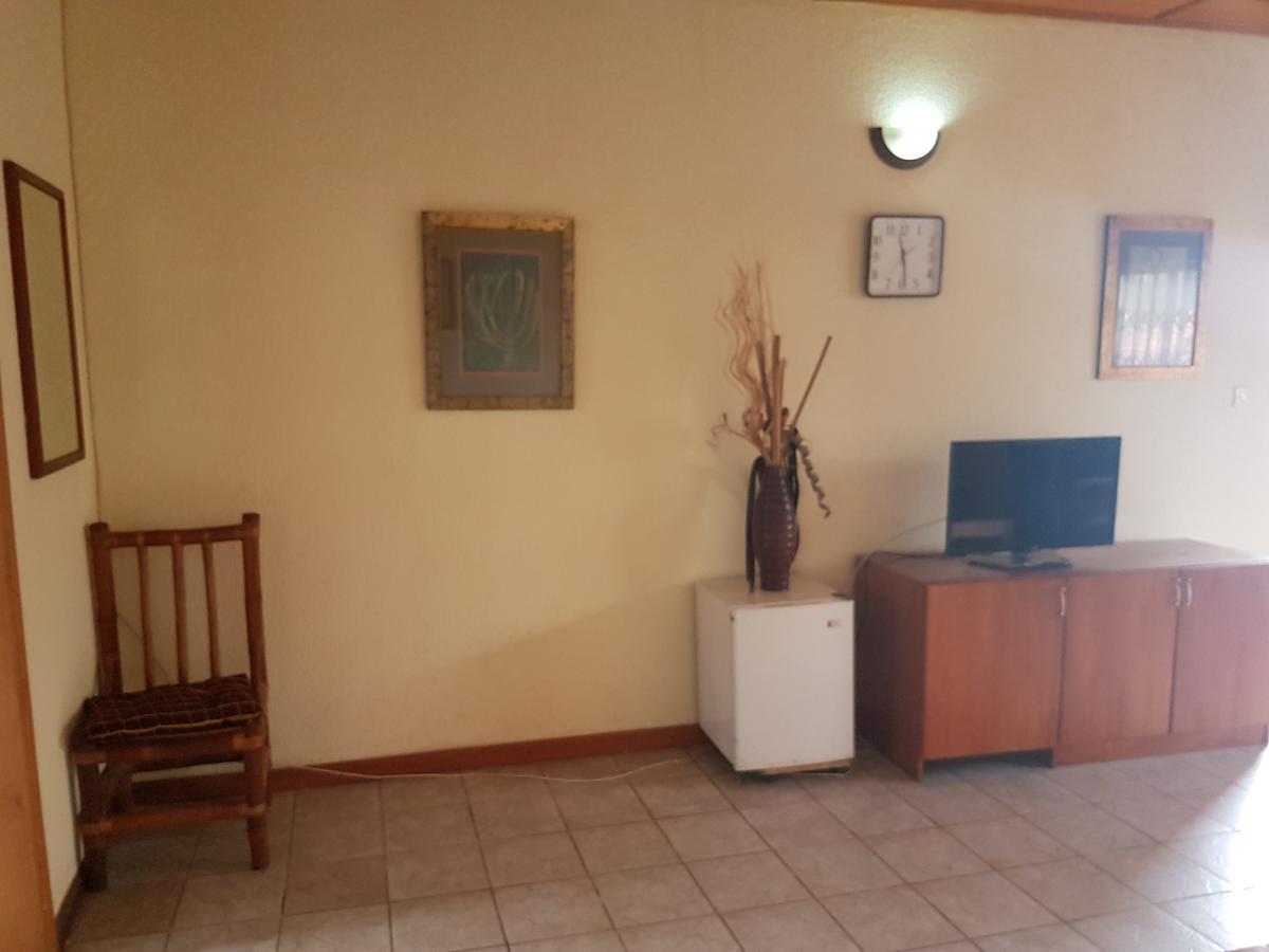 De Mod Hotel Ngleshi Amanfro 外观 照片
